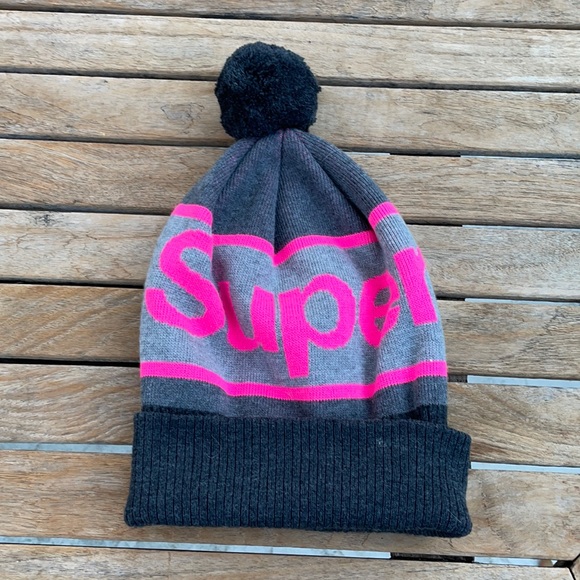 Superdry Accessories - Grey Superdry beanie